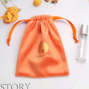 Vente en gros, sac de <span class=keywords><strong>rangement</strong></span> pour montres et bijoux en velours doux imprimé avec logo personnalisé Odm, sac à poussière réutilisable en flanelle, <span class=keywords><strong>pochette</strong></span> à bijoux - Product Image 4