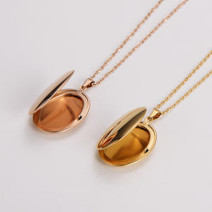 Venta al por mayor de joyas de Navidad regalos damas mujeres Acero inoxidable PVD chapado en oro forma ovalada foto medallón collar - Product Image 3