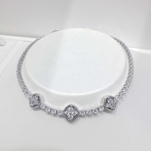 Pulsera de lujo personalizada de cobre chapado en rodio con dije de mariposa, trébol de la amistad y circonitas redondas brillantes, estilo tenis, para fiesta - Product Image 4