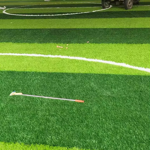 Mật độ cao chống trượt cỏ nhân tạo cho các địa điểm thể thao ngoài trời & Trường Học-Thảm nhựa màu xanh lá cây với tuổi thọ 5-8 năm - Product Image 1