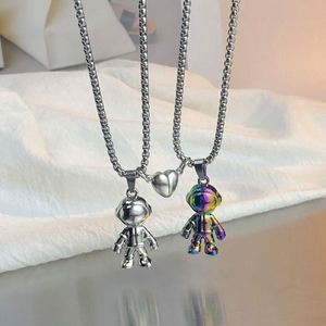 Collier magnétique tendance 2021 pour couple, pendentif astronaute robot en acier inoxydable pour homme et femme - Product Image 1