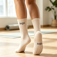 Chaussettes antidérapantes en coton personnalisées avec logo, chaussettes antidérapantes douces, chaussettes de yoga et de pilates personnalisées