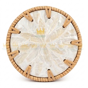 Posavasos Artesanal Moderno y Ecológico con Incrustaciones de Madreperla, Hecho a Mano con Ratán, Protector de Mesa con Mosaico de Conchas Redondas, Decoración para el Hogar - Product Image 4