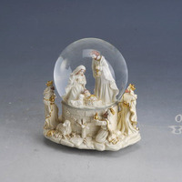 Cadeau souvenir 120MM Résine Artisanat Sainte Famille Musical Verre Globe D'eau Nativité Figures Religieuses Décorer Neige boll