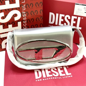 <span class=keywords><strong>Bolso</strong></span> Bandolera Mini 1DR Iconic Oval D Logo con Cierre de Cremallera - <span class=keywords><strong>Bolso</strong></span> de Hombro de PU Plateado Brillante para Mujer - Product Image 4
