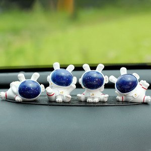 Ornements de voiture en résine, lapin astronaute mignon avec ciel étoilé, décoration de tableau de bord, accessoires intérieurs pour la maison, cadeau de bureau - Product Image 2