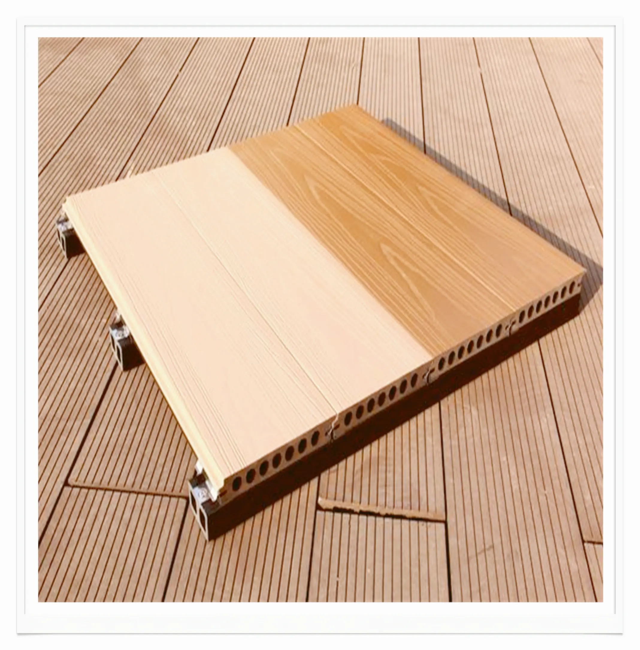 Good Hollow WPC Outdoor Decking 3D Tablero de cubierta compuesto de grano de madera Suelo de madera y plástico