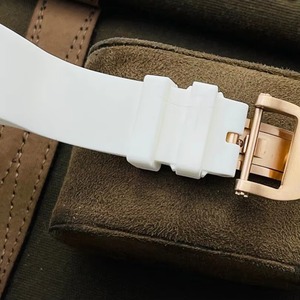 Reloj Mecánico de Lujo para Mujer con Caja de Cerámica Blanca y Esfera con Degradado de Color, Ideal para el Día a Día - Product Image 6