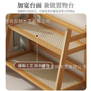Étagère de bureau simple à double niveau en bois et rotin, idéale pour les tasses, les cosmétiques, les collations et les figurines. - Product Image 2