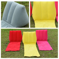 Oreiller triangulaire gonflable en tissu moderne pour une utilisation en extérieur sur la plage, design pliable, coussin de chaise longue