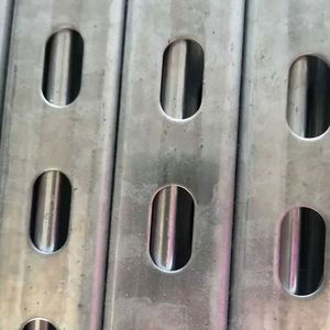 Rail en acier prégalvanisé perforé en aluminium, norme ASTM, service de découpe et de soudage - Product Image 1