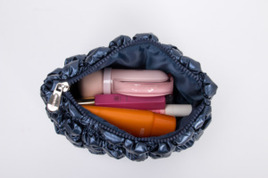 FAMA <span class=keywords><strong>Black</strong></span> <span class=keywords><strong>Friday</strong></span> Holiday Gift Cosmetic Case Vanity Makeup Box with Zipper Closure Towel Material with Letter Logo Pattern - Product Image 3