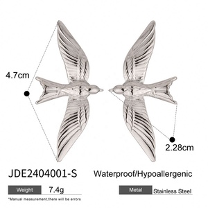 Boucles d'oreilles pendantes en forme d'oiseau rétro européen-américain en trois dimensions, en acier inoxydable non décolorant, avec sertissage à bélière - Product Image 5