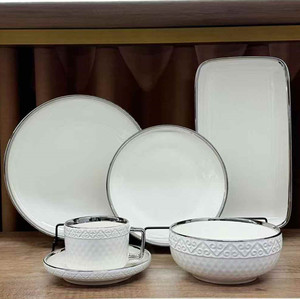 Service de vaisselle de luxe en porcelaine dorée de style nordique européen, motif incrusté d'or, logo personnalisé, kit de 32 tasses en céramique pour la rentrée scolaire - Product Image 6