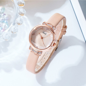 Nouvelle montre tendance pour femme, petite et raffinée, bracelet en cuir, élégante montre-bracelet pour femme sertie de diamants - Product Image 5