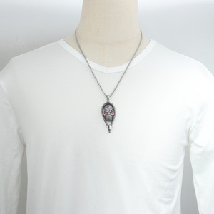 Yunnique – pendentif crâne en acier, couleur acier, yeux rouges, design géométrique, pour hommes et femmes, bijoux à la mode - Product Image 4
