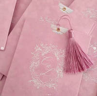 Beau bébé rose velours couverture Invitation Quinceaneras, anniversaires ou mariages luxe Invitations ruban de soie