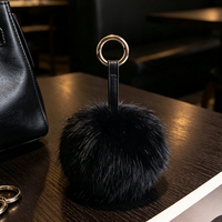 Porte-clés pompon en fausse fourrure douce West Lake CC, breloque de sac à main en peluche moelleuse et pendentif pour clés femme (Noir)