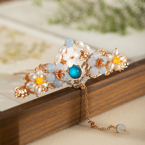 Nouvelle couronne de cheveux de style chinois faite à la main avec embellissement floral, épingle à cheveux, pendentif frontal, épingle à cheveux Hanfu, épingle à cheveux rétro, ancienne. - Product Image 1