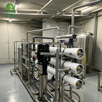 Unité de purification d'eau par osmose inverse à une seule étape, directement connectable aux machines de remplissage de bouteilles