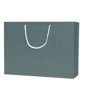 Sacs en papier cadeaux de remerciement en blanc avec logo personnalisé de boutique de luxe en gros pour l'emballage de chaussures et de vêtements estampage à chaud et utilisation d'exposition