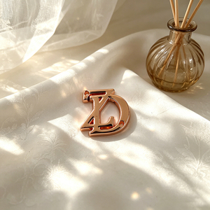 Rose Gold Plated Round Metal Logo Label 3D Embossed Gold Plated Circular Garment Tag for Clothing Accessories - Product Image 4