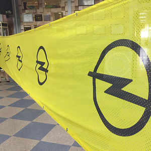 Striscione in Rete di Tessuto Impermeabile Personalizzato per Recinzioni, <span class=keywords><strong>Banner</strong></span> in Poliestere per Esterni con Stampa a Colori CMYK - Product Image 3