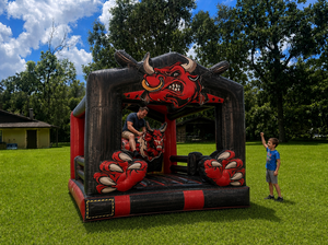 Casa de Brinco Inflable con Temática de Toro Enfurecido Ceyu, con Gráficos de Cabeza y Pilares con Garras, Estilo Arena Roja y Negra, Diversión para Fiestas Infantiles al Aire Libre - Product Image 4