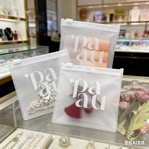 Sac carré en PVC blanc mat personnalisé pour cosmétiques, bijoux, vêtements, emballage, impression de logo blanc, OEM - Product Image 5