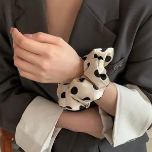 Scrunchie ฟองน้ำสำหรับเด็กผู้หญิง, อุปกรณ์เสริมผมสีดำและสีขาวลายจุดฟองน้ำและคอตตอนสำหรับใส่ลำไส้ใหญ่ - Product Image 4