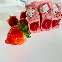 Marque privée Savon fait main au parfum de fraise aux fruits Savon blanchissant pour la peau réparateur hydratant personnalisé