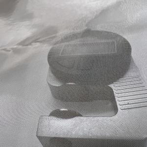 Tissu en maille <span class=keywords><strong>de</strong></span> cuivre bloquant les ondes RFID/EMF/EMI pour rideaux, bagages et doublures - Antistatique et résistant aux radiations - Product Image 3