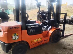 Carretilla elevadora Toyota FD30 usada en Japón, FD30/FD50/FD80 usada en precio bajo - Product Image 2