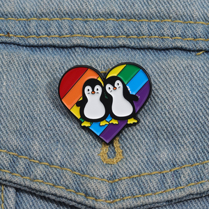Sevimli penguen çift emaye Pin gökkuşağı kalp aşk broş yaka rozeti LGBT gurur takı hediye toptan - Product Image 1