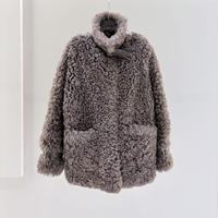 Veste en fourrure d'agneau de luxe pour femmes, style décontracté d'hiver, avec col et poignets uniques, doublure en peau de mouton, pour un usage quotidien élégant