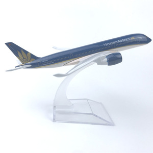 Modellino in Metallo Pressofuso dell'Airbus A350 Vietnam Airlines in Scala 1/400, 16cm, con Supporto - Product Image 1