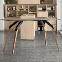 Table à manger moderne de luxe légère sur mesure d'usine chinoise avec pieds en métal et plateau en verre trempé pour hôtel et usage domestique