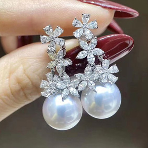 Eleganti Orecchini Pendenti a Fiore per Donne, Accessori per Orecchie Dolci e Adatti all'Uso Quotidiano - Product Image 1