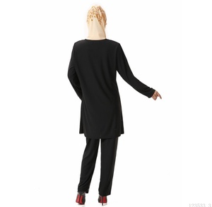 Abaya de poliéster transpirable y antiestática con cristales de diamante, estilo popular de Oriente Medio, para uso diario en el culto musulmán. - Product Image 1