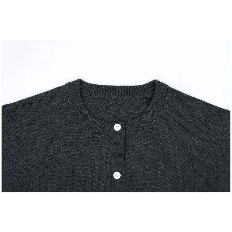 สีเทาเข้ม