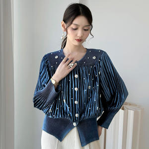 Ultima Collezione 2026: Top e <span class=keywords><strong>Cardigan</strong></span> Plissettati Miyake, Elegante T-Shirt Casual con Ricami e Perline, Moda Tecnica per il Tempo Libero, Camicetta da Donna - Product Image 1