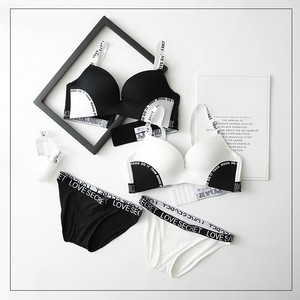 Set <span class=keywords><strong>Reggiseno</strong></span> e Mutandine Personalizzabile con Logo, Modello <span class=keywords><strong>Love</strong></span> Secret Letter, Taglia 32 Piccola Coppa A B, Senza Ferretto, Comodo e Regolabile - Product Image 2