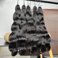 # Extensions de cheveux humains vietnamiens bruts non traités, qualité 12A, noir naturel 1B, ondulés, pour crochet, vente en gros