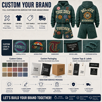 Tuta da uomo personalizzata in cotone a due pezzi, con felpa a doppio strato e pantaloncini cargo, effetto patchwork distressed, stile streetwear, per allenamento e attività sportiva.