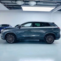 Dongfeng Aeolus L8 2026 Hybride SUV d'occasion, sièges en cuir foncé, conduite à gauche, édition Dream 185KM, en stock pour la vente en gros/détail