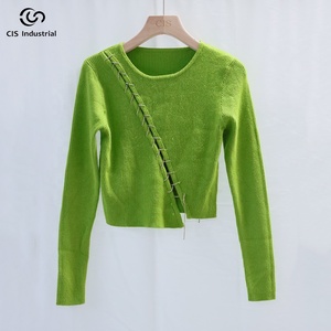 Maglione da Donna Personalizzato Sexy con Scollo a Mezzo Collo, Lavorazione a Maglia 12gg, Colore Tinta Unita, Produzione su Misura - Product Image 5
