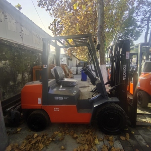 Montacargas Diésel <span class=keywords><strong>TOYOTA</strong></span> 8FG35 Usado de 3.5 Toneladas en Buen Estado, Máquina de Transporte <span class=keywords><strong>TOYOTA</strong></span> 8F35, Montacargas de Segunda Mano en Oferta - Product Image 2