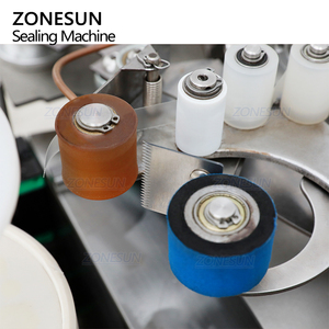 เครื่องปิดผนึกกล่องโลหะแบบกึ่งอัตโนมัติ ZONESUN ZS-FH020 สำหรับวางบนโต๊ะ พร้อมระบบเซอร์โว ปิดผนึกด้วยเทปรอบกล่องเต็มวงกลม และเครื่องปิดผนึกขวดด้วยเทป - Product Image 4