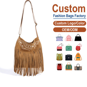 Sac bandoulière en cuir pleine fleur véritable avec longues franges en daim camel |   Sac d'été personnalisable léger grande capacité avec bouton - Product Image 1