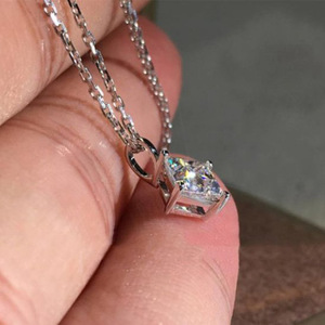 Collana con Ciondolo a Cuore Semplice Stile Solitario di Tendenza per Donna, Gioiello da Clavicola con Catena a Maglie in Rame per Fidanzamento - Product Image 3